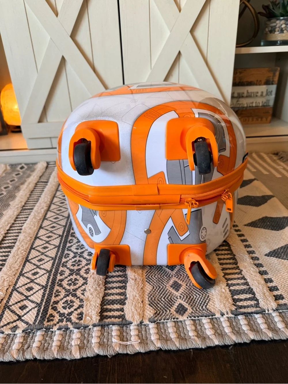 Disney Store Star Wars luggage BB-8 Spinning Rolling Hard shell Luggage BB8